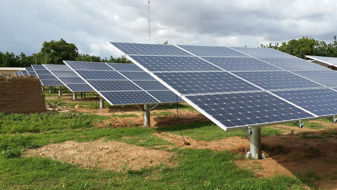 Toepassing van AC-combinatorbox in de gedistribueerde fotovoltaïsche industrie