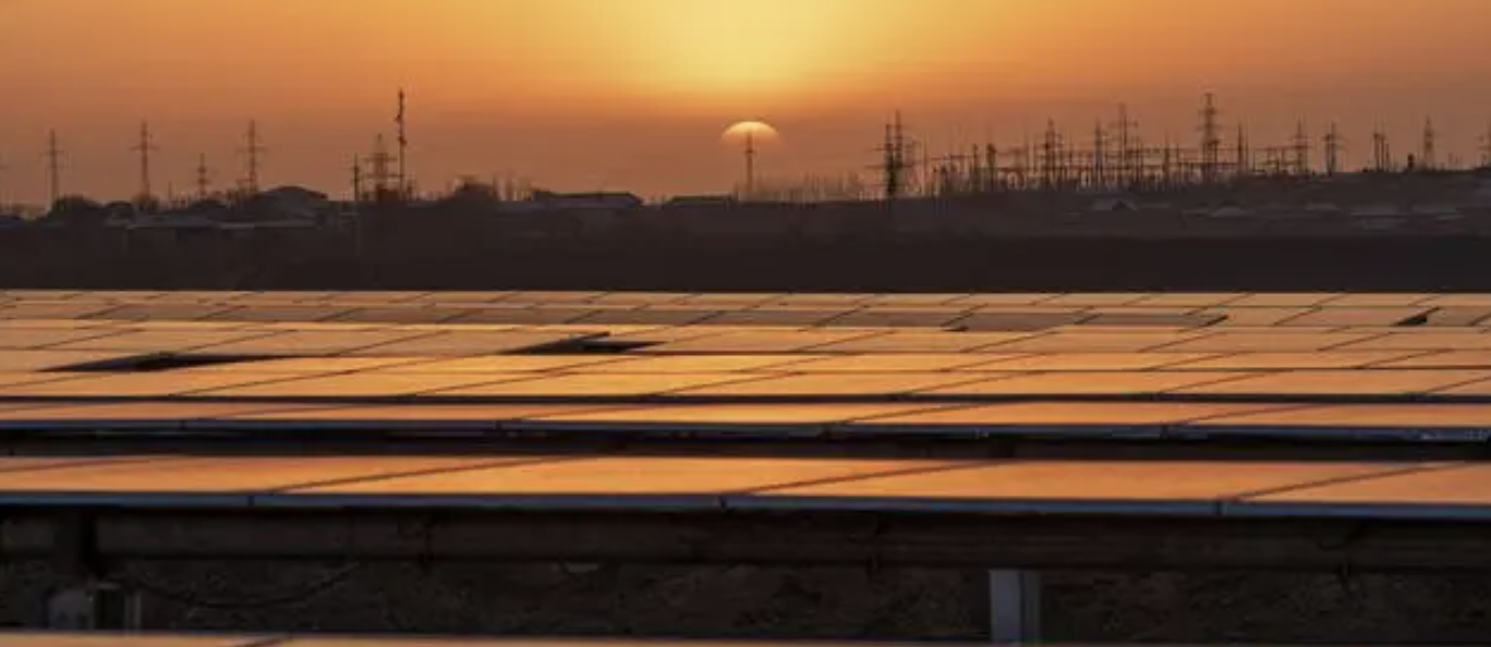 Een bezoek aan het fotovoltaïsche project van Samarkand in Oezbekistan